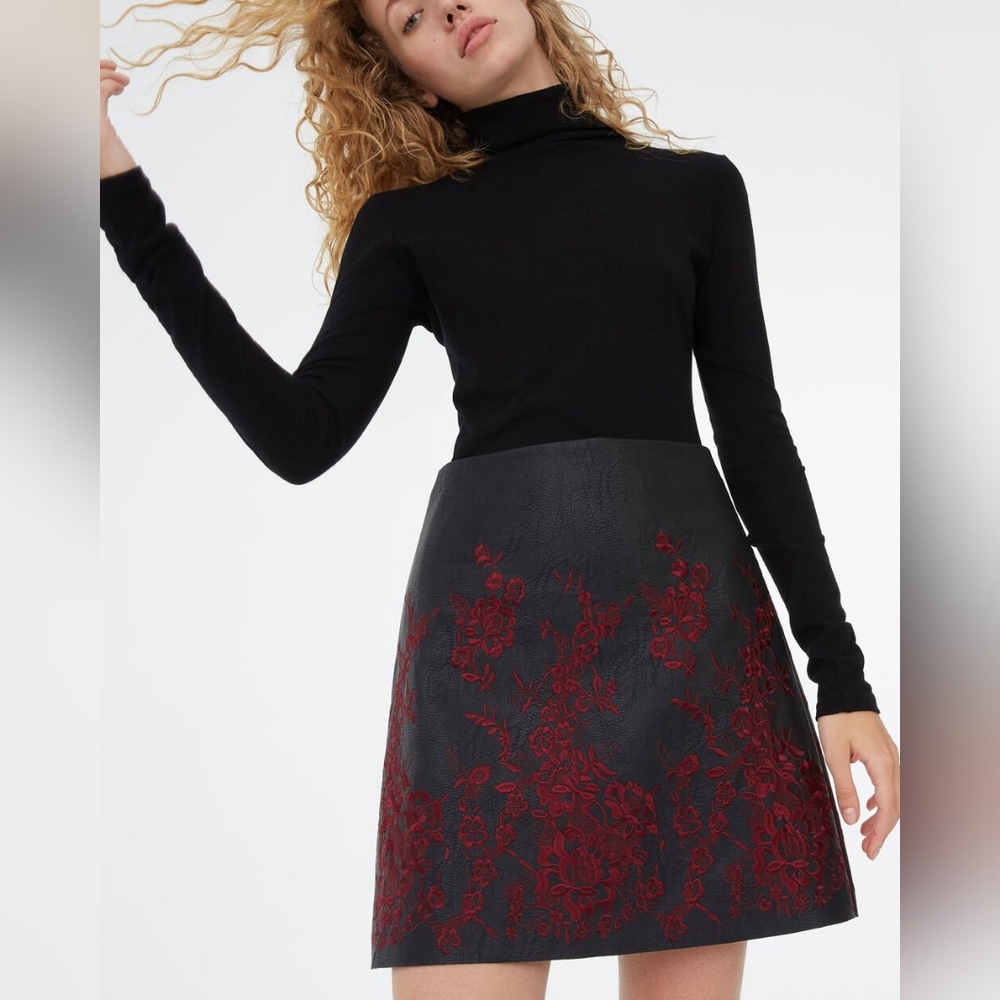 Club Monaco - Broidie Faux Leather Skirt - Size 6